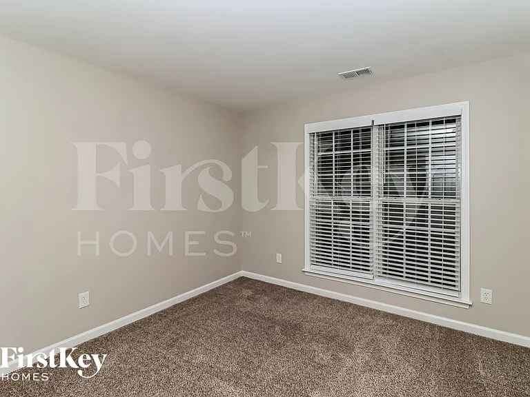 312 Edgemore Ct — Photo 11