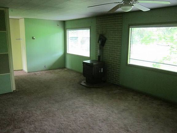 Spacious living room