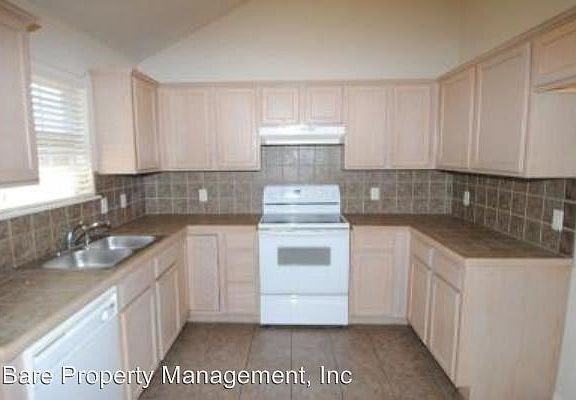 5th image of 924 Beaumont Sq