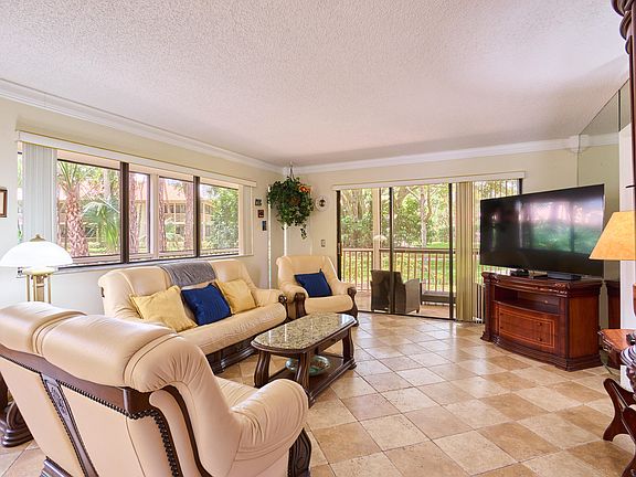5th image of 563 Brackenwood Pl