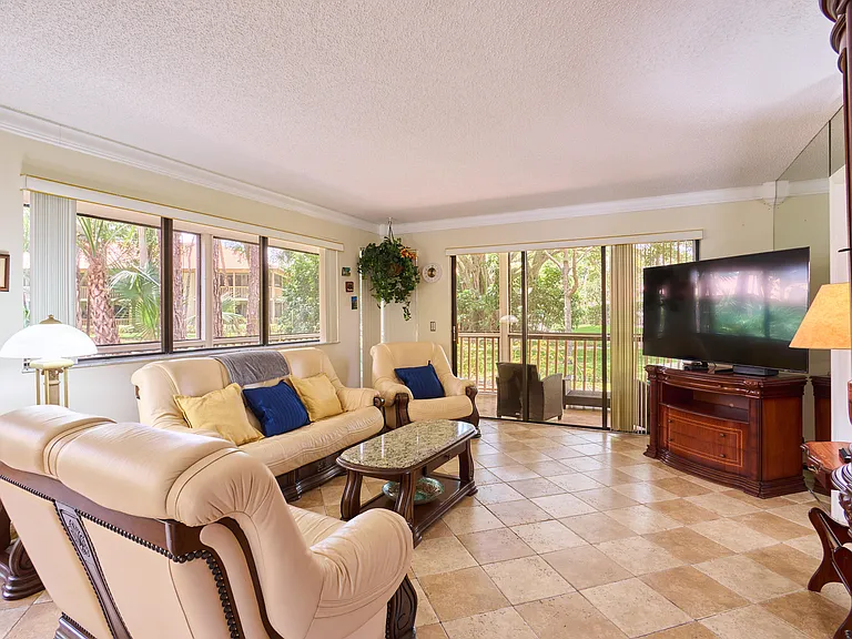 563 Brackenwood Pl — Photo 5