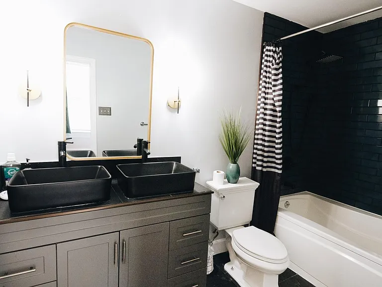915 Franklin St #5H — Photo 6
