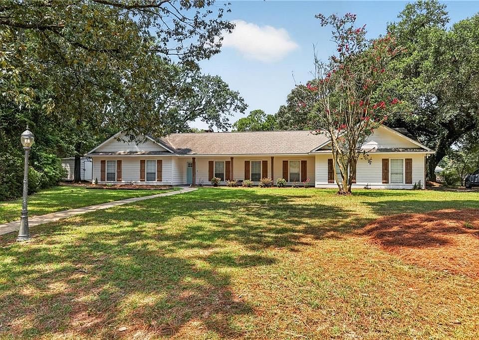 1st image of 2932 Squire Ln