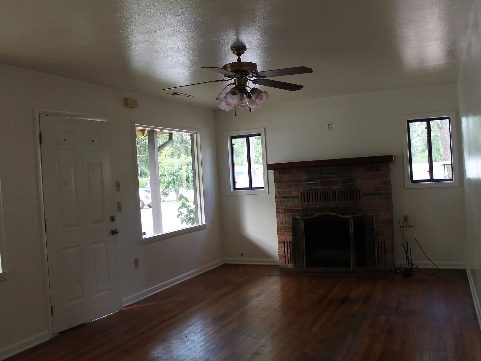 3 bed, 1500 sqft, $1,100 — Photo 3