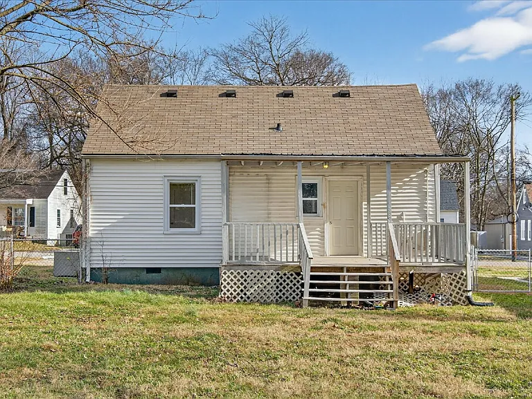 2813 Faircourt St — Photo 24