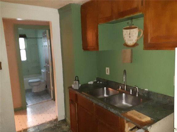 3rd image of 2604 Brookway St