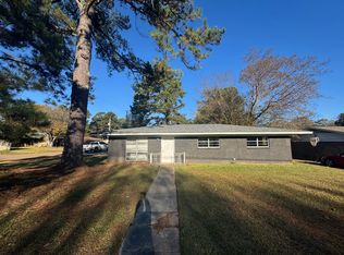 701 Redwater Rd, Wake Village, TX 75501