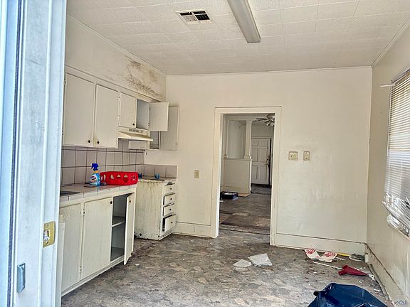 4th image of 120 Henderson St
