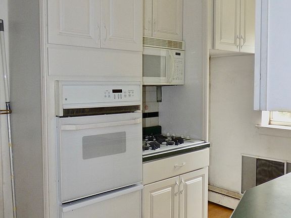 5th image of 6821 N Hamilton Ave #301