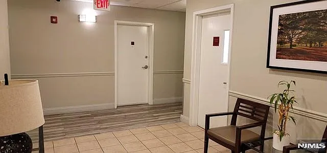 2 bed, 1185 sqft, $3,193 — Photo 2