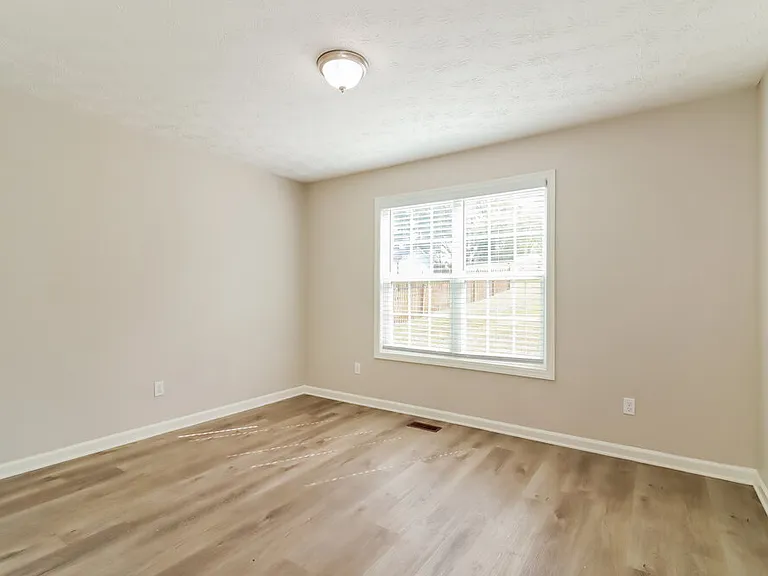 909 N Lassetter Cir — Photo 14