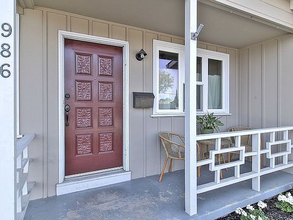 5th image of 986 Colusa Ave