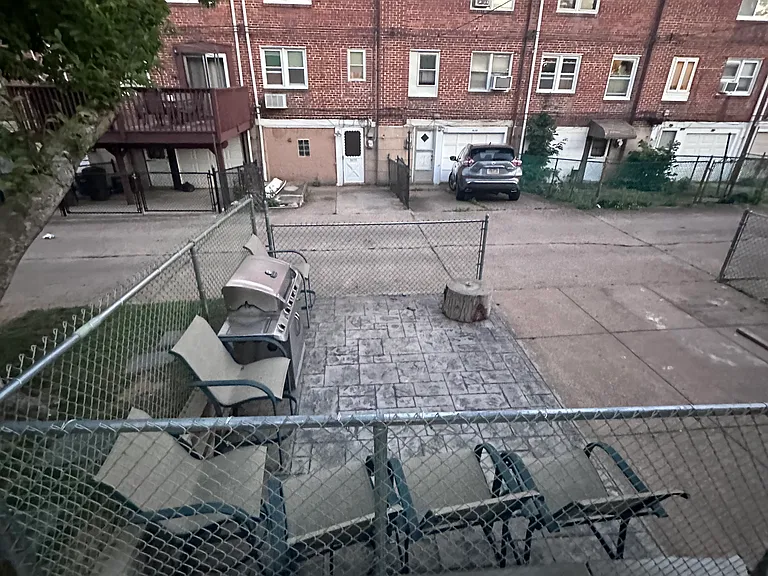 Crispin St — Photo 5