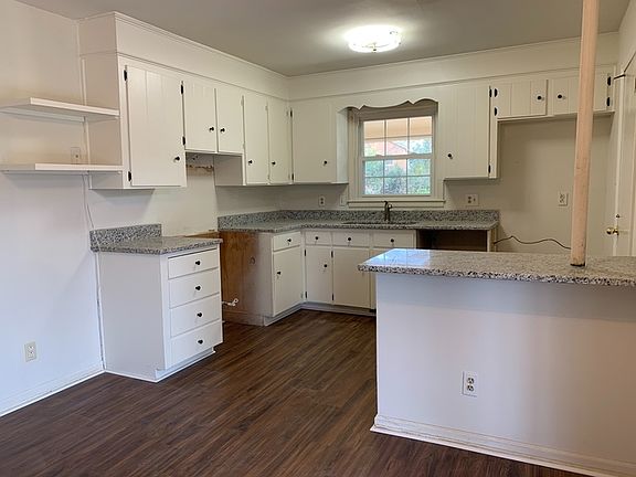 3rd image of 2410 Vista Dr