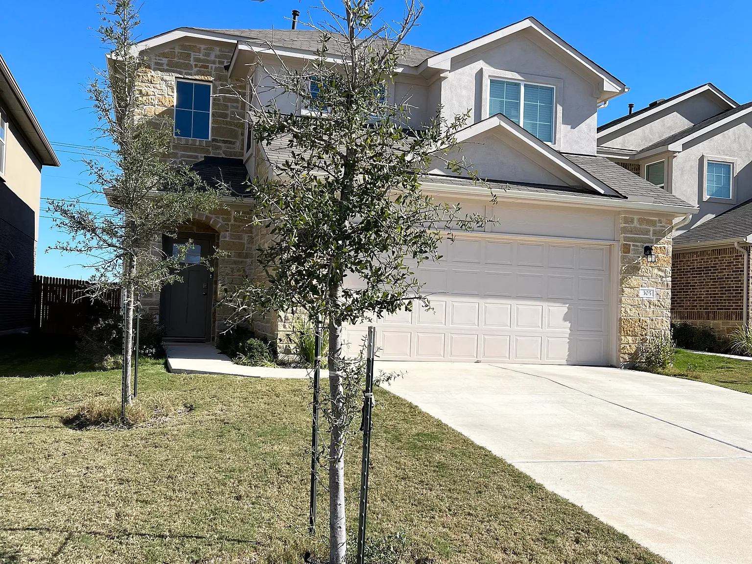 3 bed, 2.5 bath, 1845 sqft, $2,300 — Photo 2