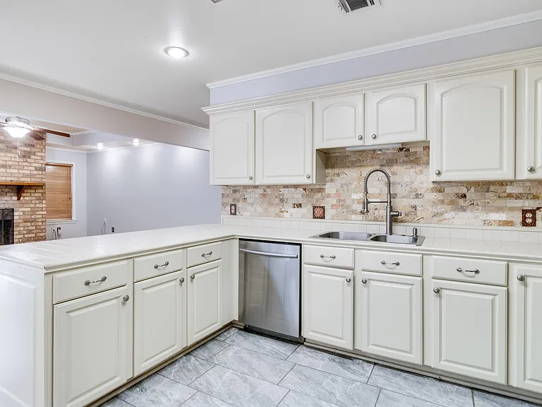 107 Kincaid Ct — Photo 9