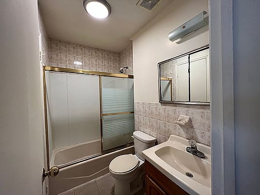 4th image of 57-02 Van Horn St Floor 2