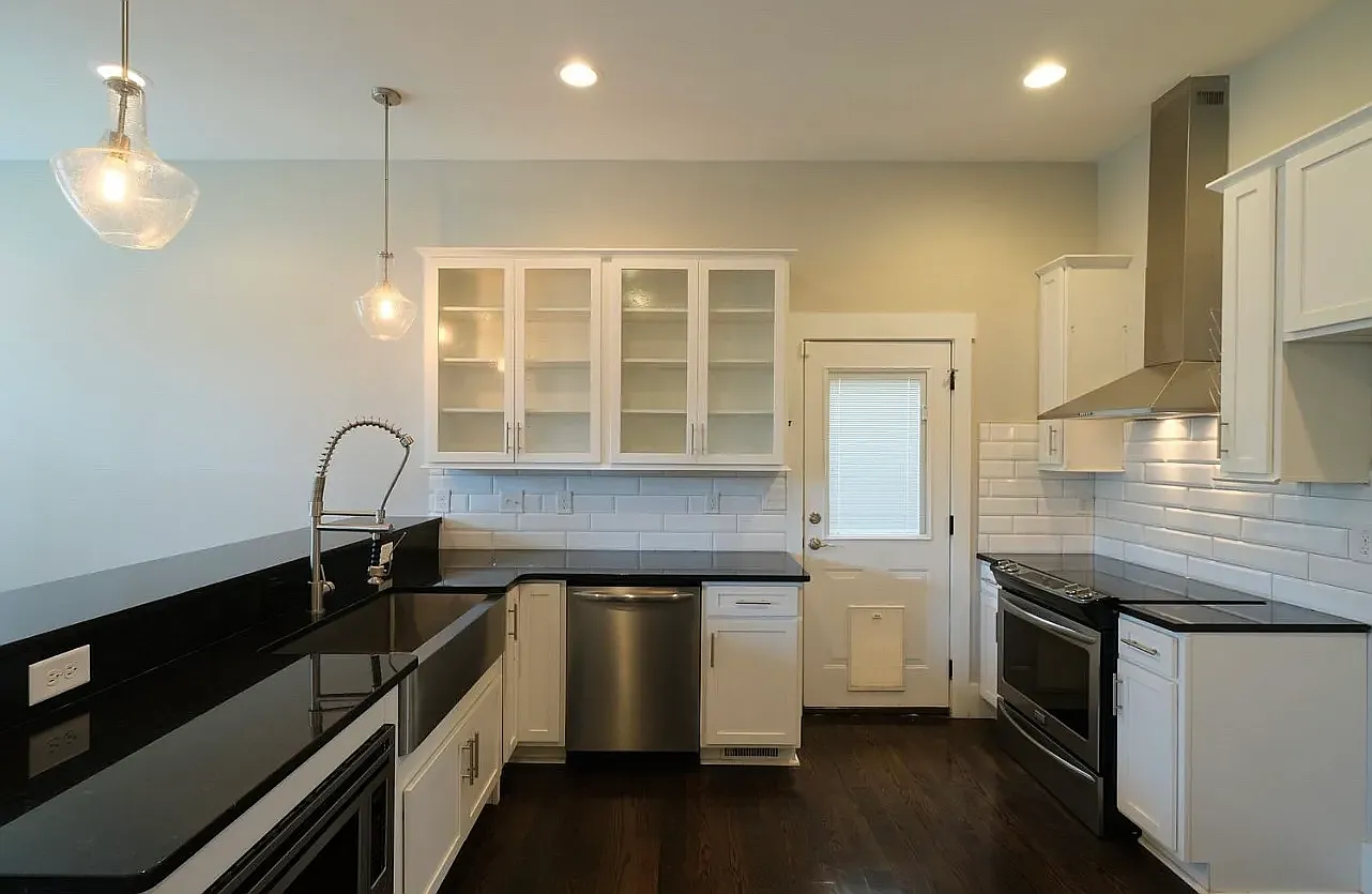 3 bed, 1600 sqft, $3,000 — Photo 4