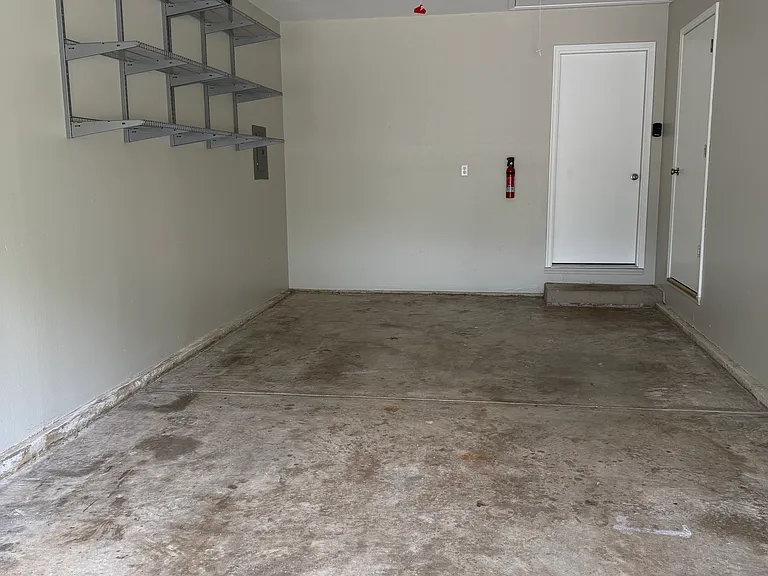706 E Dyann Dr — Photo 3