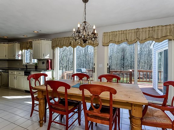 4th image of 200 Deerfield Dr