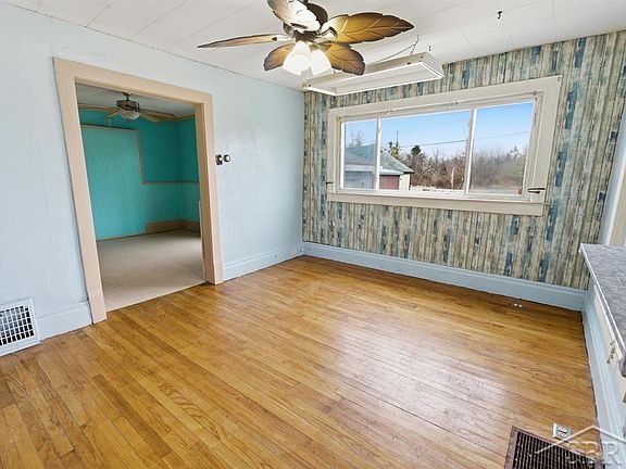 5th image of 1804 N Hope Rd