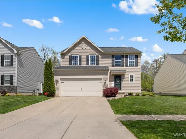 6166 Woodford Dr, Lake View, NY 14085