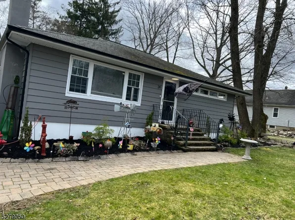 24 Rapalyea Rd, Hopatcong Boro, NJ 07843