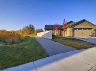 833 Baron Lakes Ave, Middleton, ID 83644