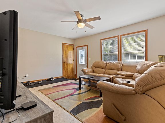 4th image of 3529 Seaway Dr