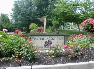 8 Wexford Ln, Linwood, NJ 08221