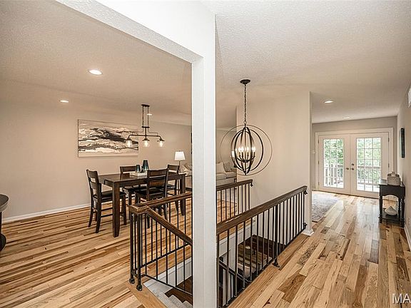 5th image of 7 Nicolet Dr