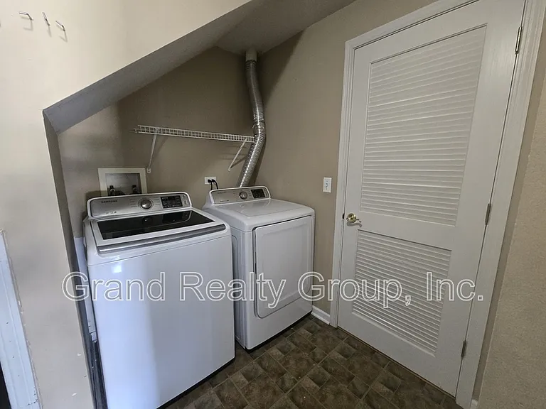 2265 W Bentley Ln — Photo 6