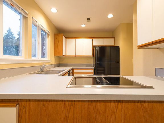 5th image of 635 E Main St APT B3