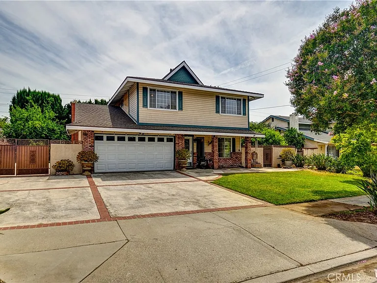 440 Coronado St — Photo 1