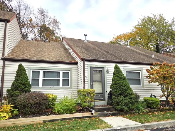 618 Lake Court #618, Middle Island, NY 11953