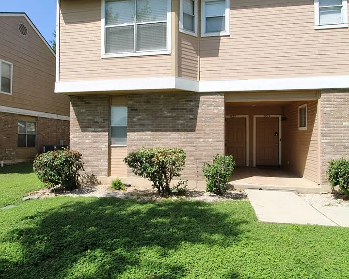 933 Schertz Pkwy — Photo 2