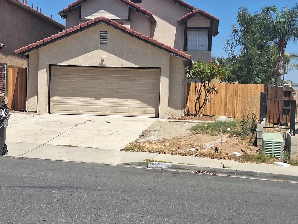 6192 Lakaren Ln