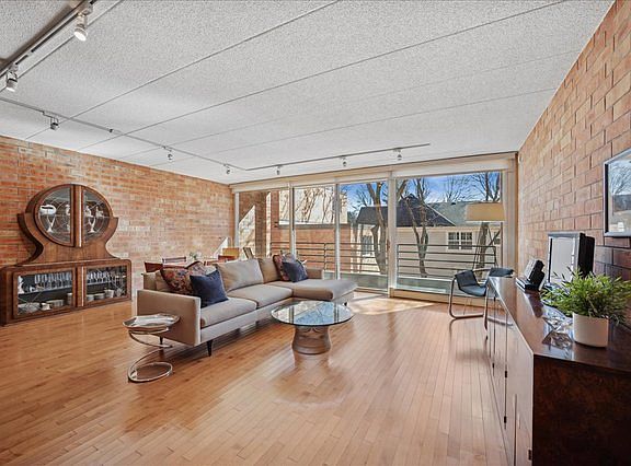 5th image of 630 Vernon Ave APT 2