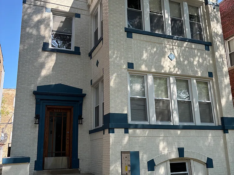 N Seeley Ave — Photo 1