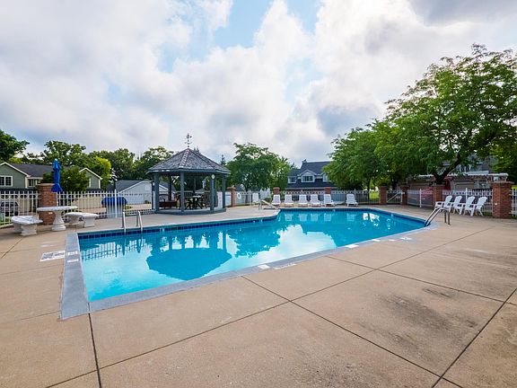 3rd image of 7423 W Tuckaway Creek Dr #7423