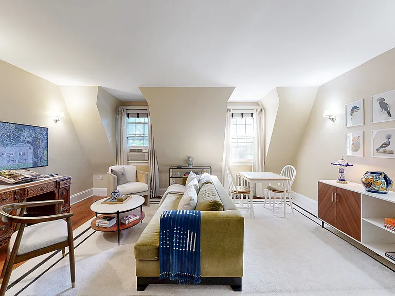 291 Burns St #2 — Photo 7