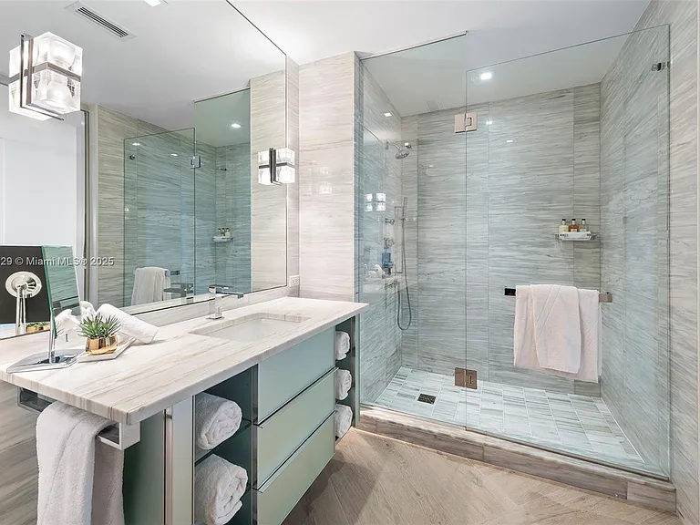 2201 Collins Ave #804 — Photo 35