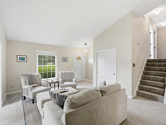4th image of 1002 Crede Way