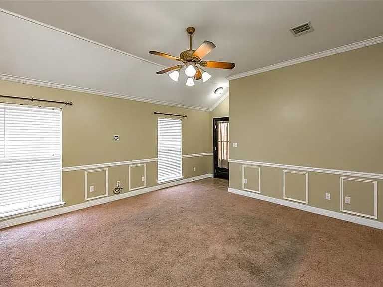 631 Whitefield Ln — Photo 4