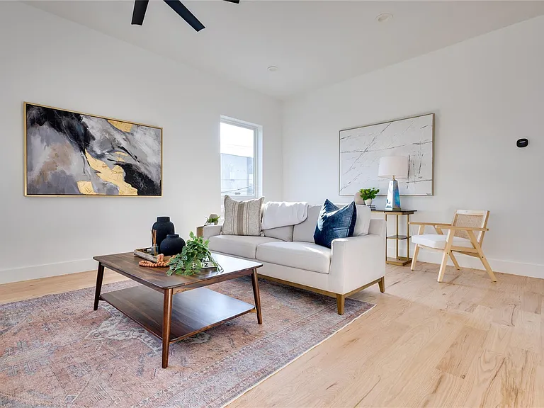 2336 N Carroll Ave — Photo 13