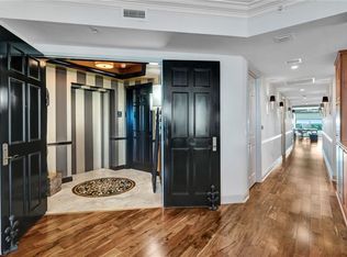 285 Grande Way APT 903, Naples, FL 34110