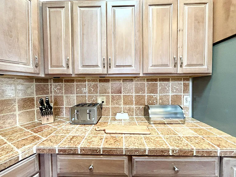 701 E Alameda St — Photo 13