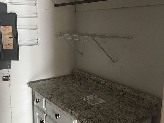 5th image of 421 Heritage Pl