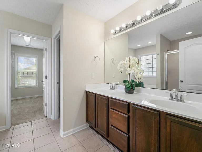 407 S Bluff Cir — Photo 13