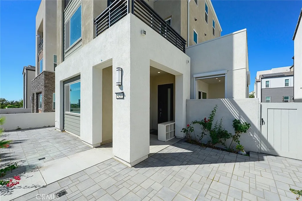 5 bed, 4.5 bath, 2891 sqft, $6,950 — Photo 3